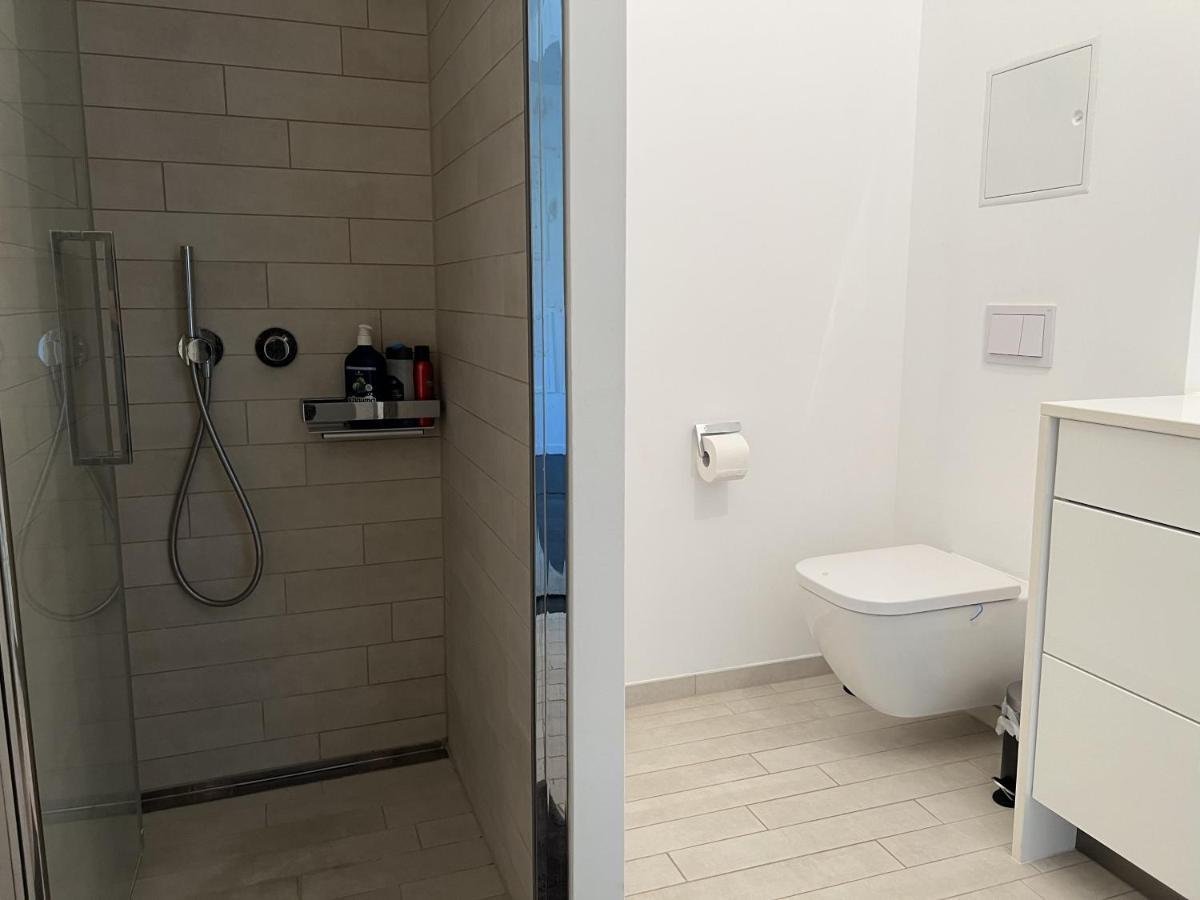 Luxury Waterfront Apartment Berlino Esterno foto