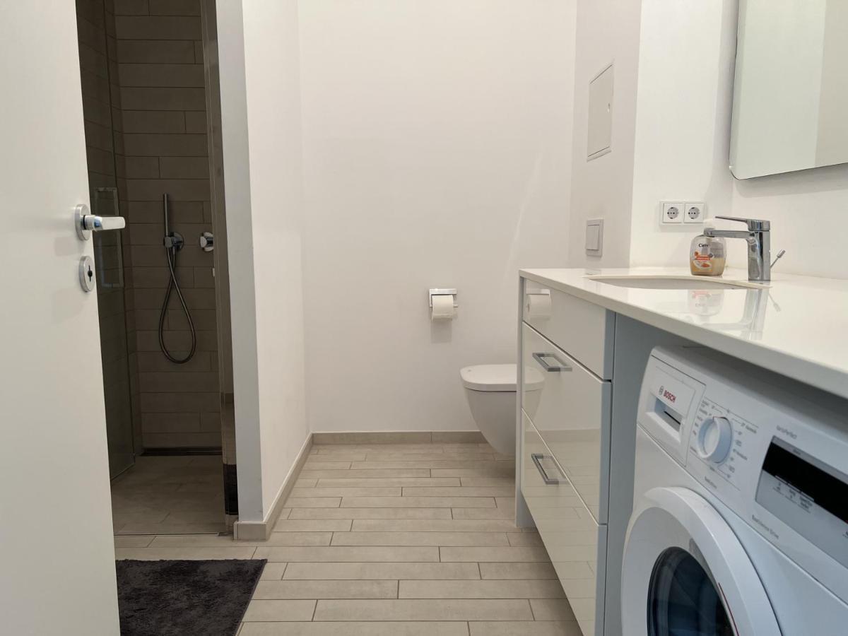 Luxury Waterfront Apartment Berlino Esterno foto