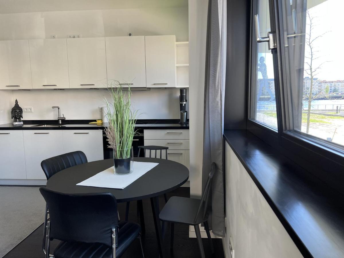Luxury Waterfront Apartment Berlino Esterno foto